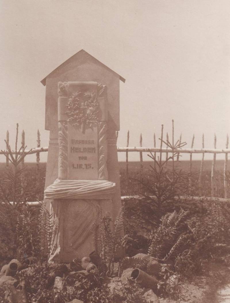 Pomník padlých vojáků 15. zeměbraneckého pluku ve Smordvě na Ukrajině.jpg